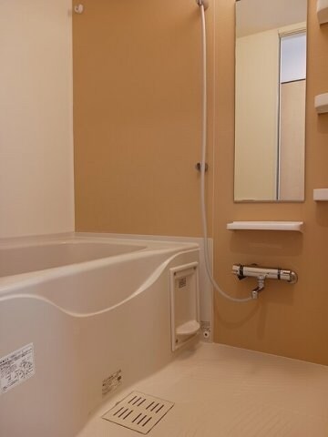 物件内観写真11　(コンパクトで使いやすいお風呂です)