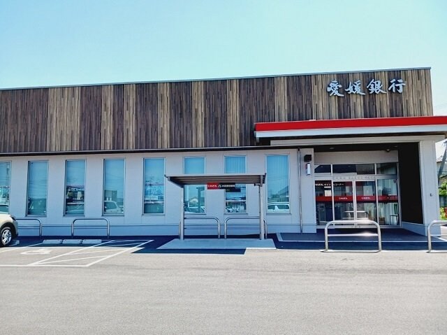 物件外観写真6　(愛媛銀行見奈良支店様まで450m)