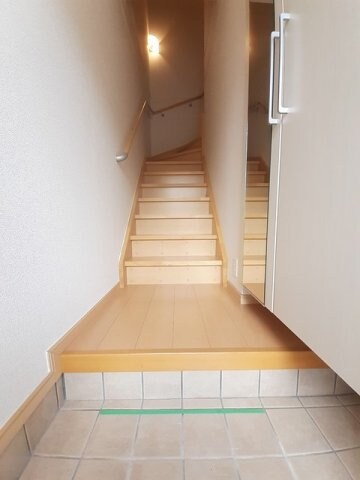 物件内観写真15　(落ち着いた玄関です)