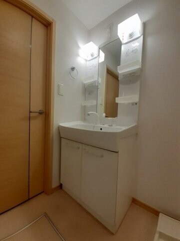 物件内観写真17　(脱衣スペースもあります)