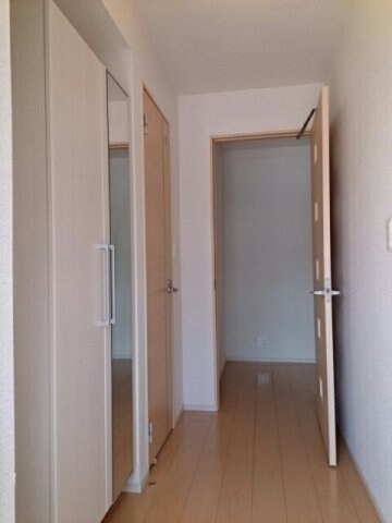 物件内観写真19　(収納もある玄関です)