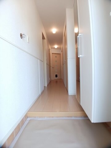 物件内観写真15　(落ち着いた玄関です)