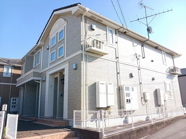 物件外観写真1　(外観もきれいです)