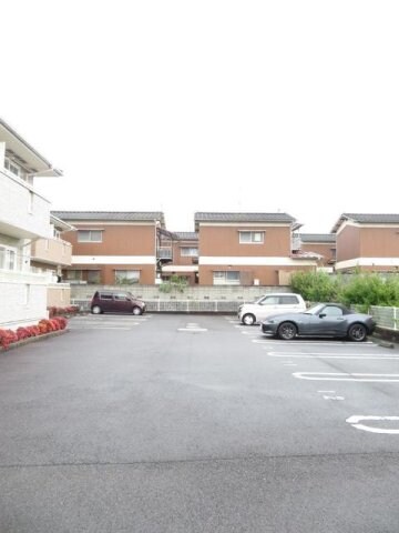 物件外観写真2　(駐車場です)