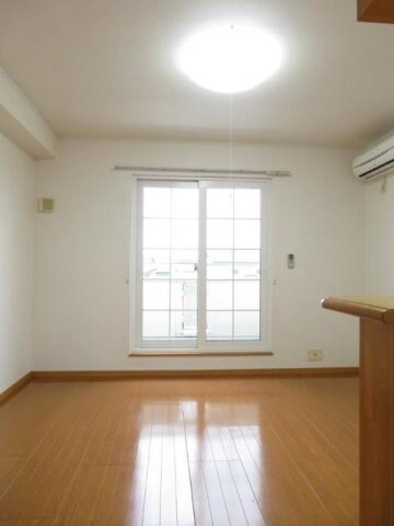 物件内観写真9　(使いやすい居間です)