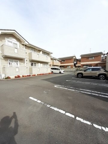 物件外観写真2　(カースペースがあります)