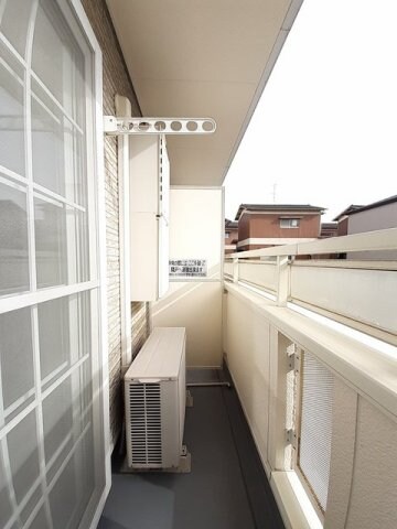 物件内観写真18　(お洗濯にも便利なバルコニー付き)