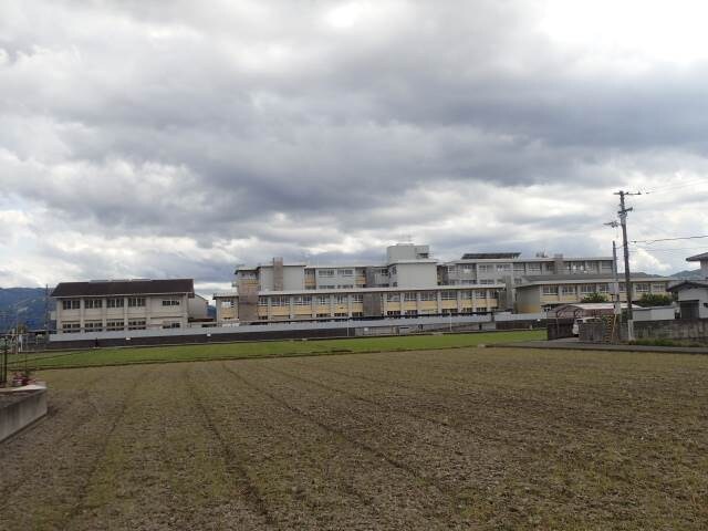 物件外観写真5　(久米中学校 1436m)