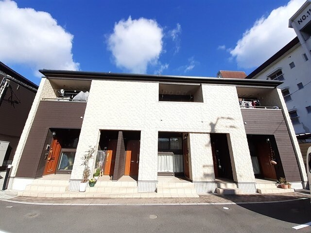 物件外観写真1　(外観もきれいです)