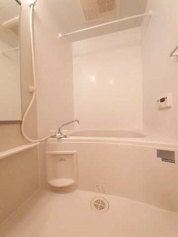 物件内観写真11　(コンパクトで使いやすいお風呂です)