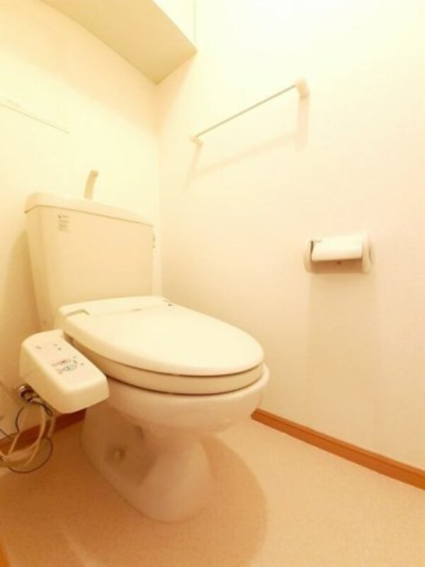 トイレ(落ち着いた色調のトイレです)