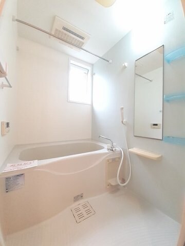 物件内観写真11　(きれいなお風呂です)