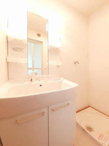 物件内観写真17　(忙しい朝には欠かせない洗面所です)