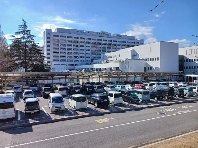 物件外観写真7　(愛媛大学医学部付属病院様まで500m)