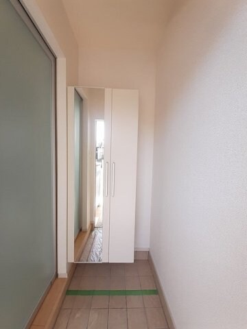 物件内観写真15　(明るい玄関です)