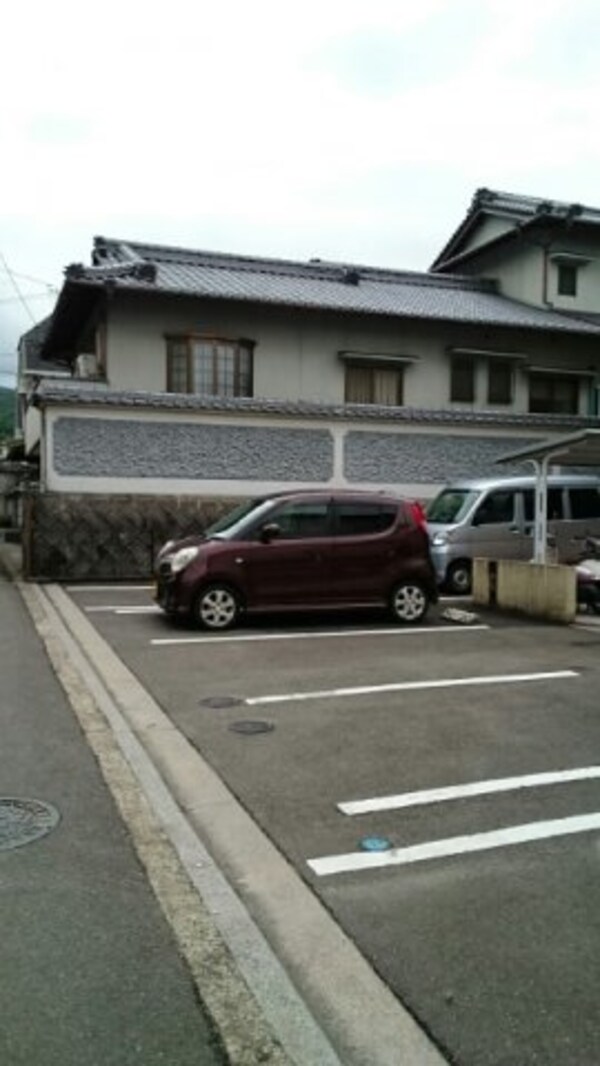 駐車場(駐車場です)