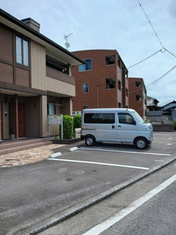 駐車場(駐車場に車を止められます)