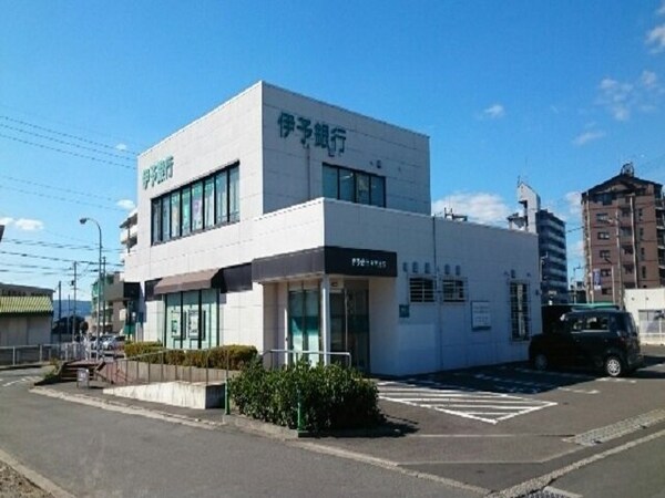 周辺環境(伊予銀行牛渕支店様まで170m)
