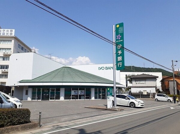 周辺環境(伊予銀行桑原支店様まで400m)
