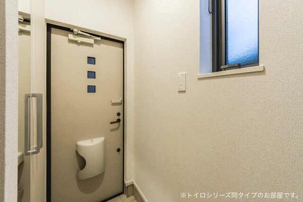 玄関(毎日通る玄関はこちらです)