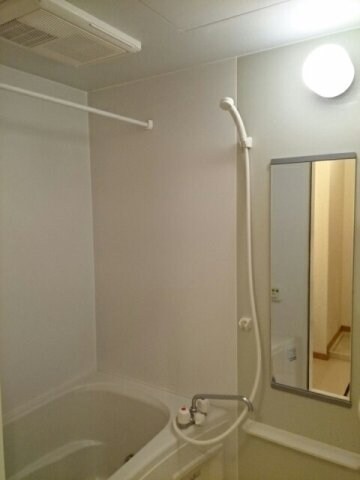 物件内観写真10　(落ち着いた空間のお風呂です)