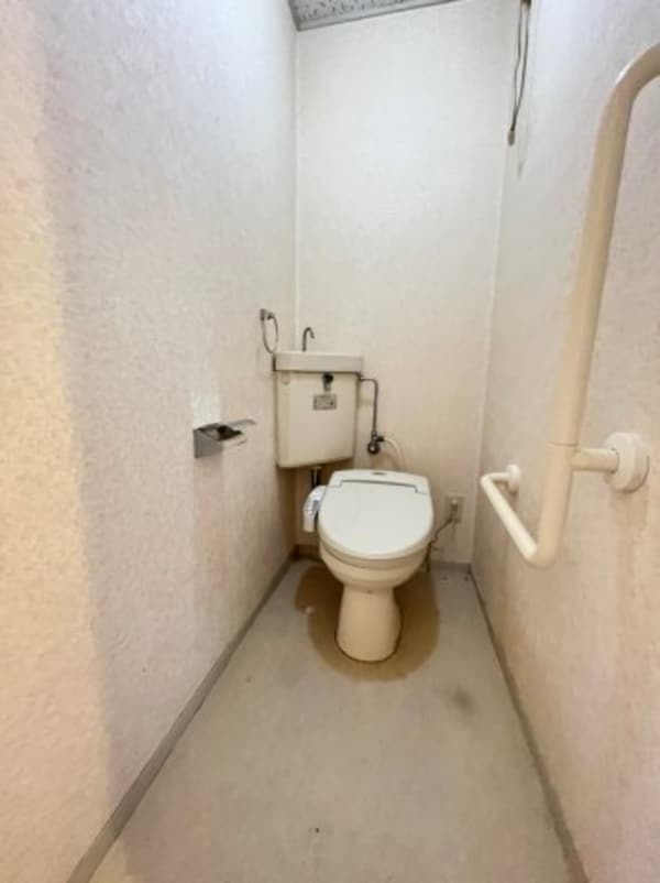 トイレ(リフォーム前の写真です。ご参考お願い致します。)