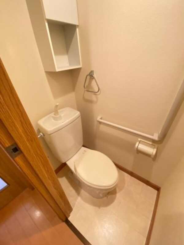 トイレ(別号室の画像です。ご参考下さい)