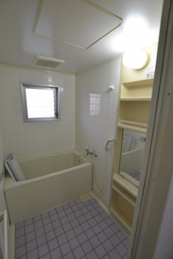 浴室(同建物・別号室の写真です。参考までにどうぞ。)
