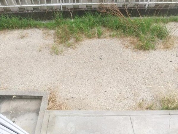 バルコニー(同仕様：専用庭)