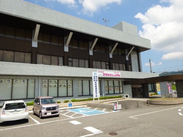 周辺環境(紀の川市立河南図書館様 409m)