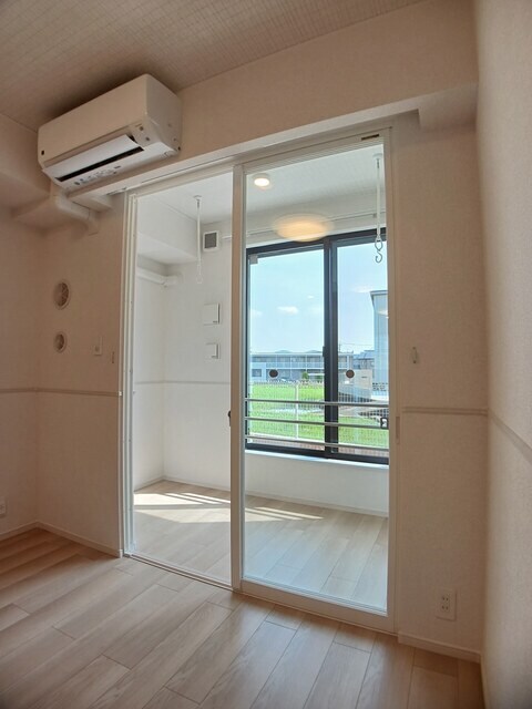 物件内観写真21　(サンルーム)