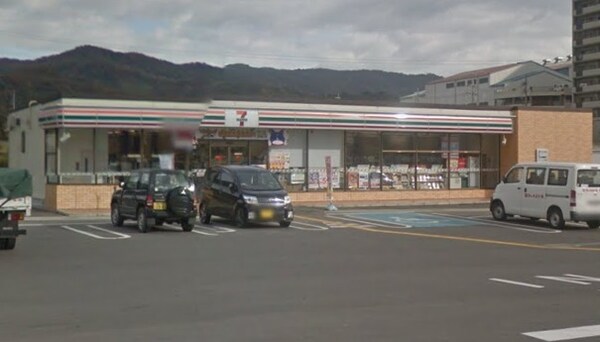 周辺環境(セブンイレブン 和歌山平岡店様 1043m)