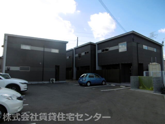 ヴィラージュ岩出の物件外観写真