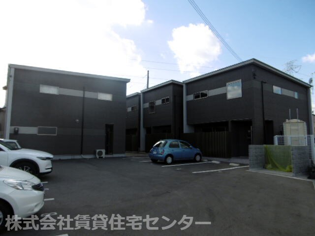 ヴィラージュ岩出の物件外観写真