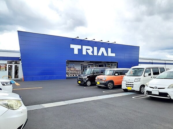 周辺環境(スーパーセンタートライアル岩出店様 1358m)