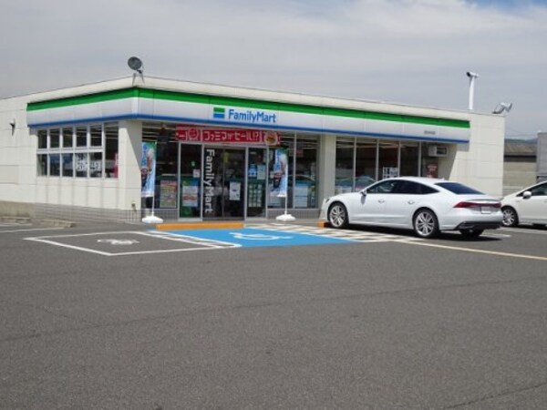 周辺環境(ファミリーマート 岩出中迫店様 763m)