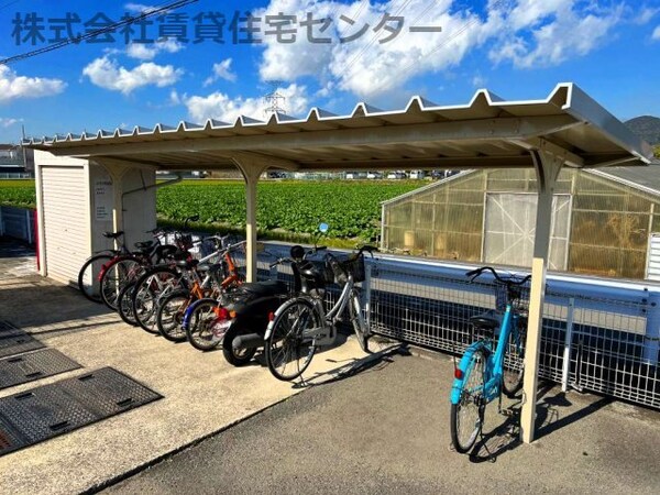 建物設備(屋根付き駐輪場)