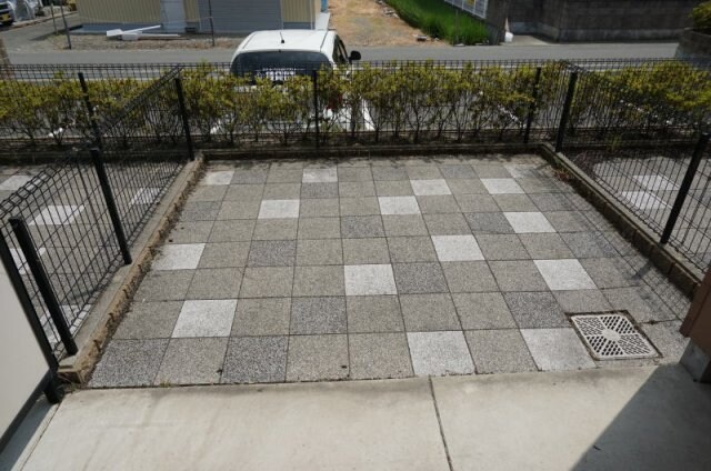 物件内観写真16　(専用庭/同仕様)