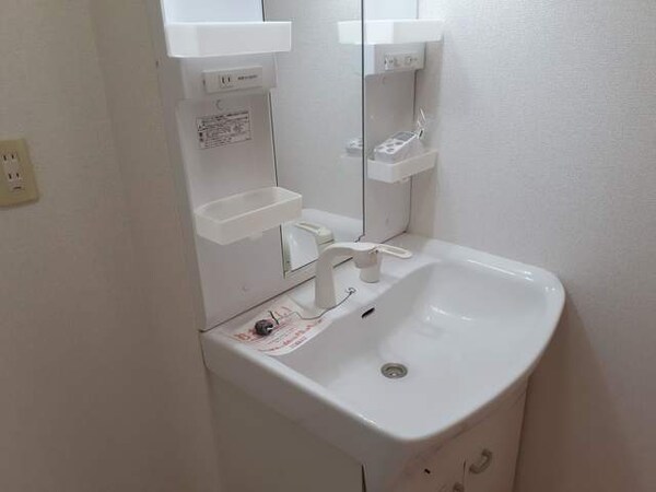 独立洗面台