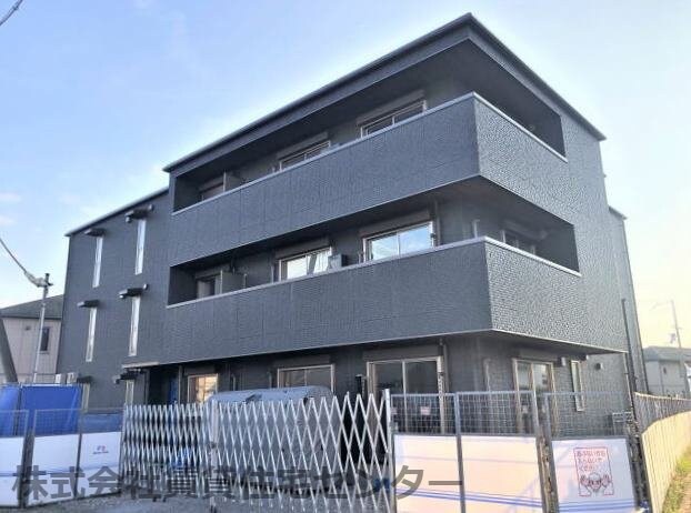 物件外観写真4　(建築中)