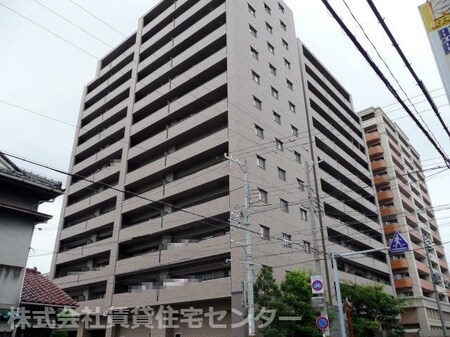 サーパス市駅前外観写真