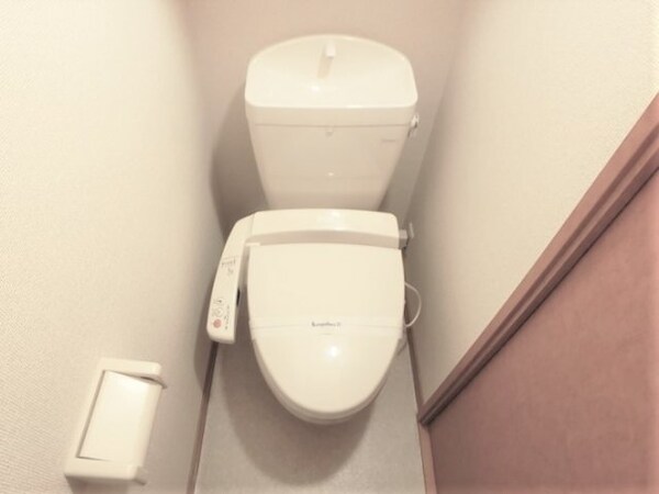 トイレ(快適な温水洗浄便座付き)
