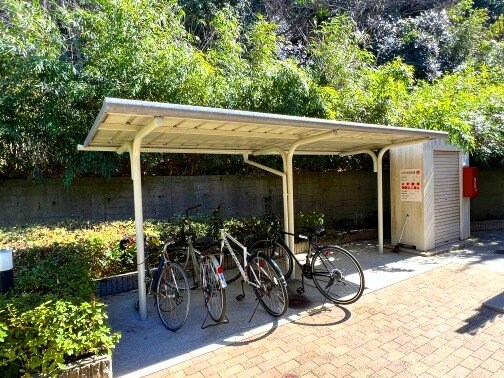 物件内観写真9　(屋根付き駐輪場)