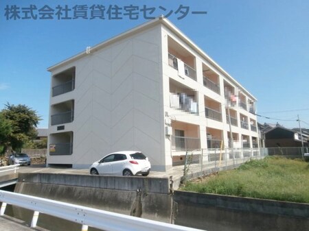 鳴戸プラスチックマンション外観写真