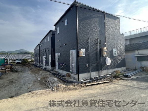 外観(施工例※実際の建物とは、外壁、窓の開口部の位置等のデザインが)