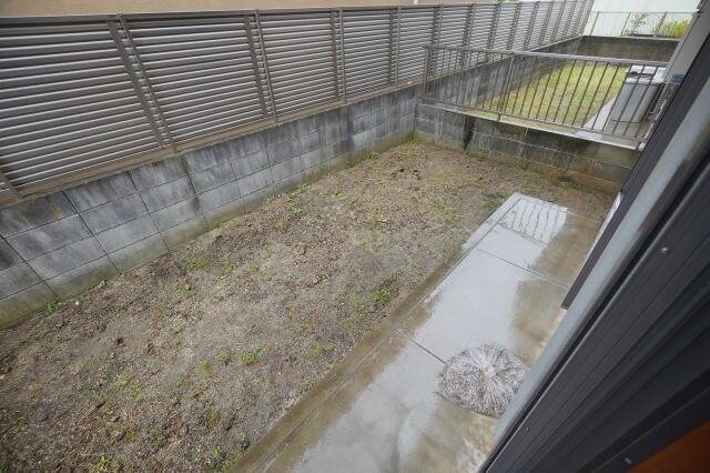 物件内観写真28　(同仕様庭)