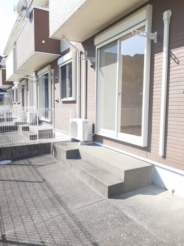 物件内観写真16　(庭：同仕様)