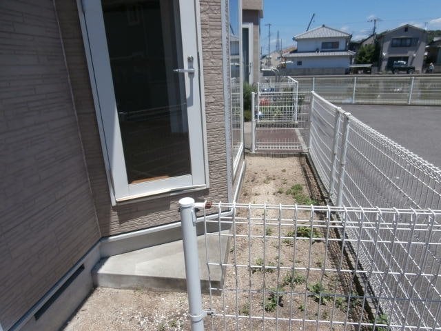 物件内観写真28　(庭　同仕様)