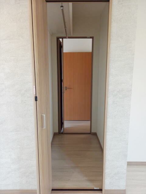 物件内観写真15　(ウォークスルークローゼット)