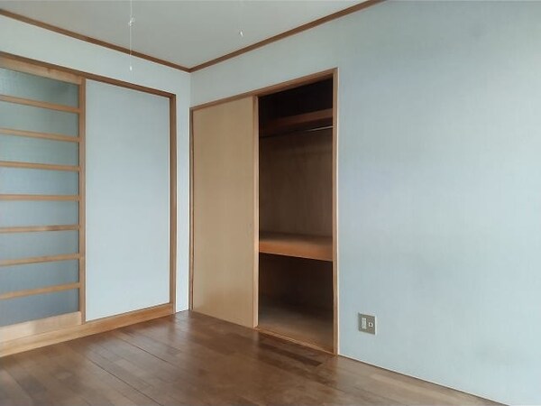 寝室(同仕様)